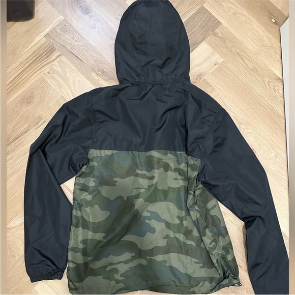 Black and Camouflage Hooded Jacket - Picture 2 of 2